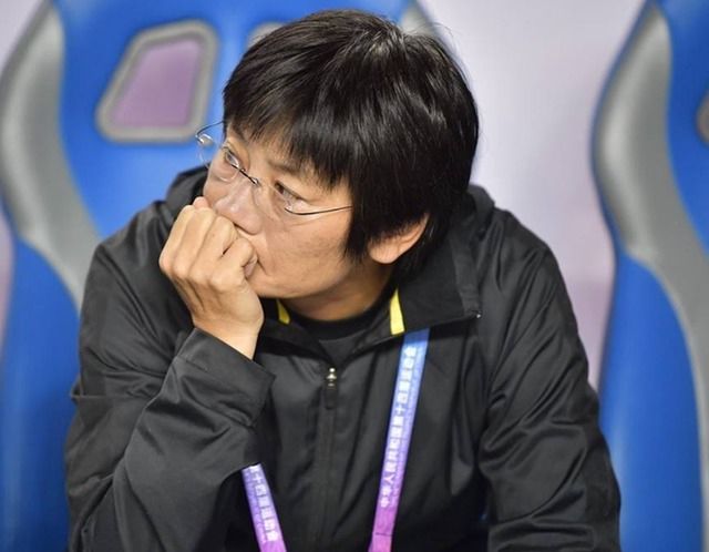 可是，除了叶辰，这世界上还会有谁会对自己这么好？三千万都是奢望，对方却直接给了六千万......她忍不住问王冬雪：王副董，请问一下，您的董事长，是叫叶辰吗？王冬雪心里咯噔一下，少爷交代过不要泄露身份，只能对外说自己姓叶，这要是被少奶奶猜出来了，自己岂不是要背锅？于是她急忙说：萧女士不要追问了，我们董事长是燕京名门之后，他的身份是高度机密，我无权泄露的。